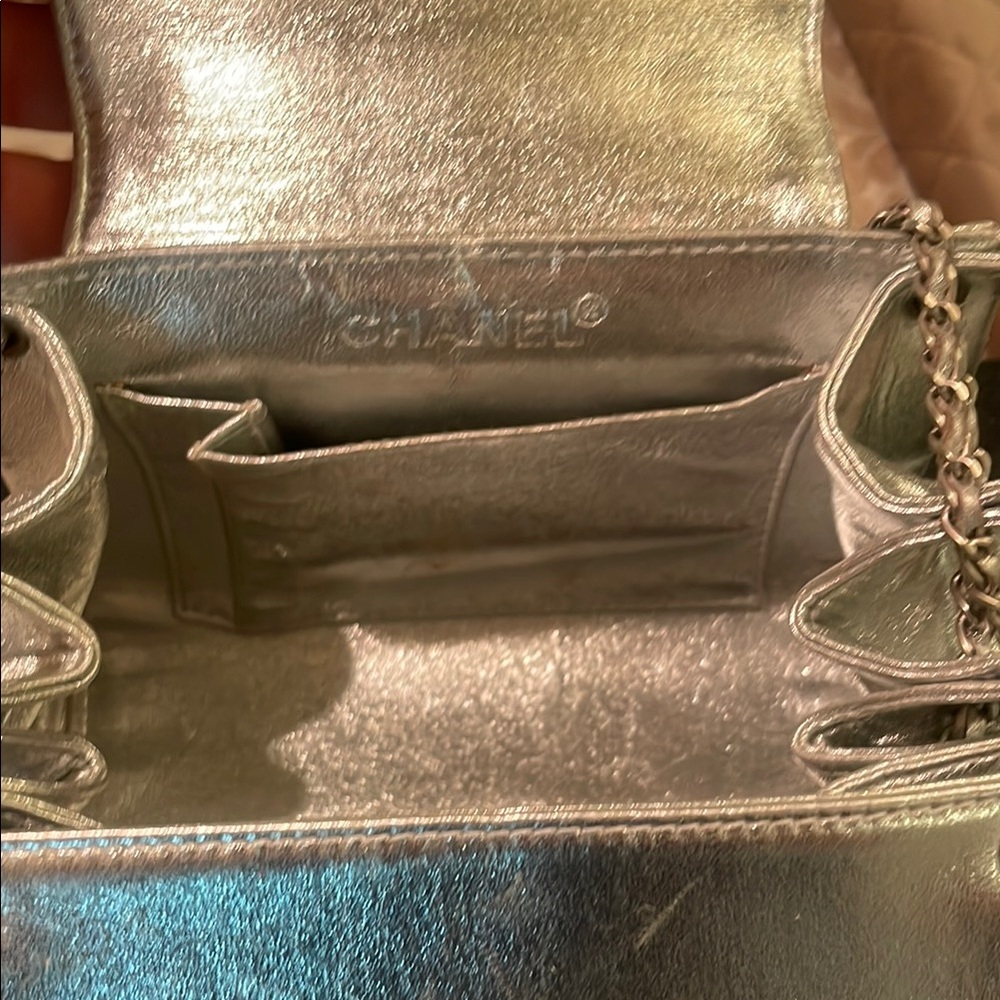 Chanel Metallic Silver Quilted Shoulder Bag - Picture 3 of 8